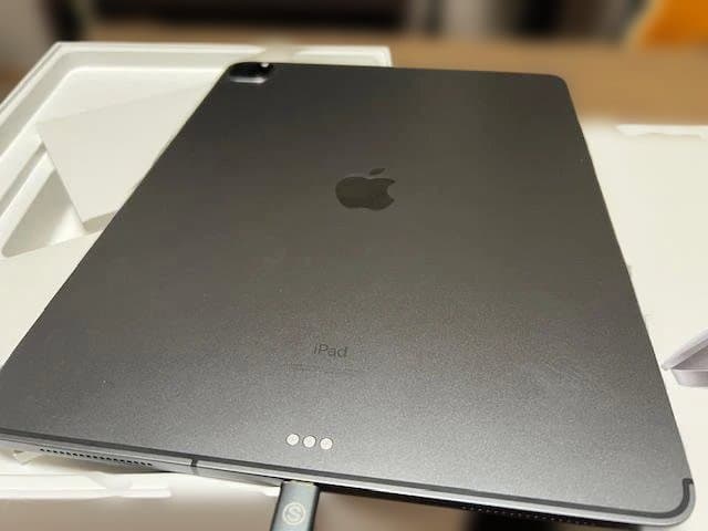 i*k様 iPad Pro 第4世代 12.9インチ 512GB docomo