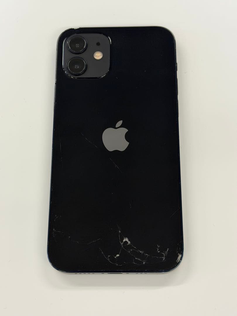 Apple iPhone 12 ブラック 背面傷あり