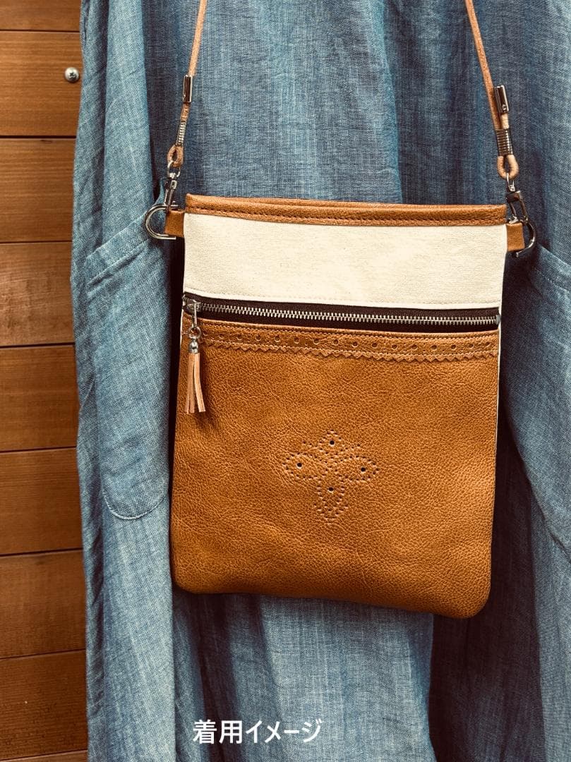 本革×帆布 サコッシュ 茶 蜂柄 金具色シルバー ショルダーバッグ
