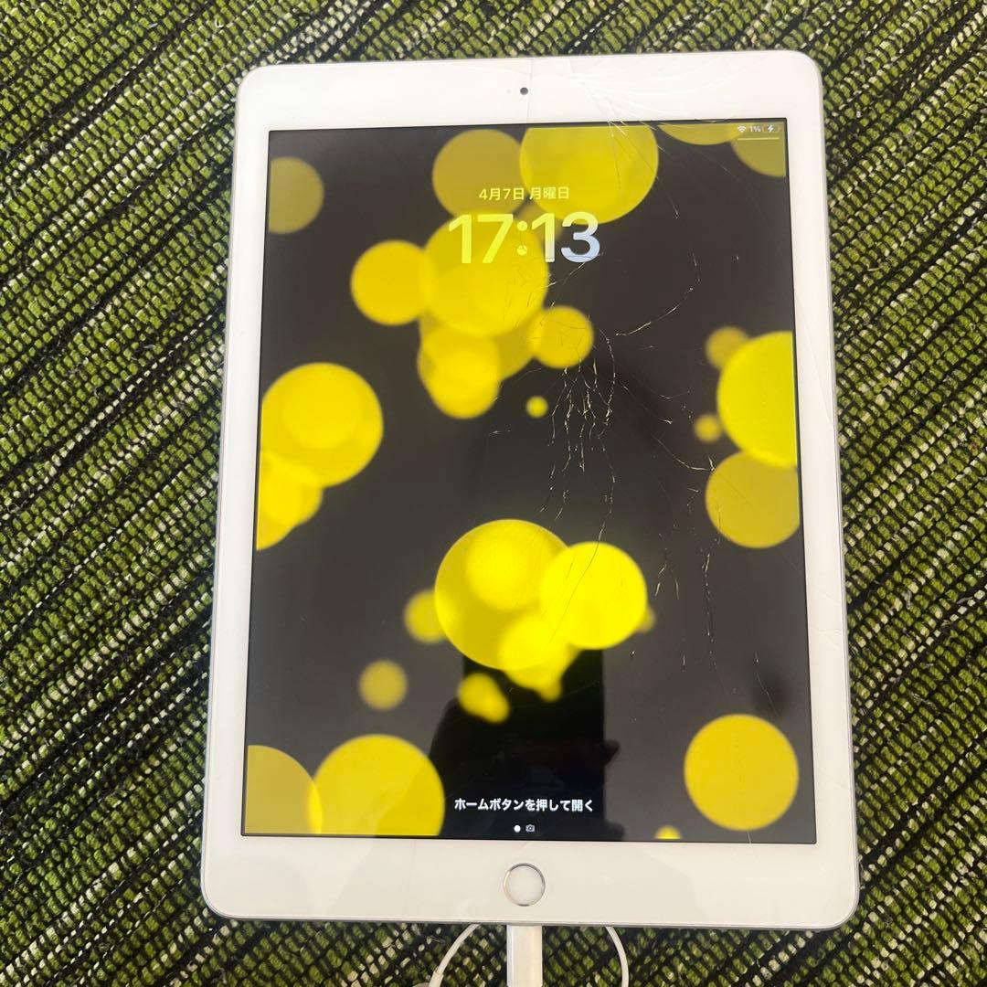 iPad 本体 ひび割れあり（第6世代2018年）