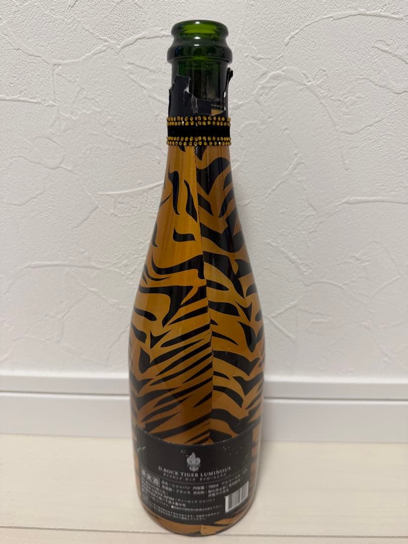 D. ROCK TIGER LUMINOUS 750ml/空瓶