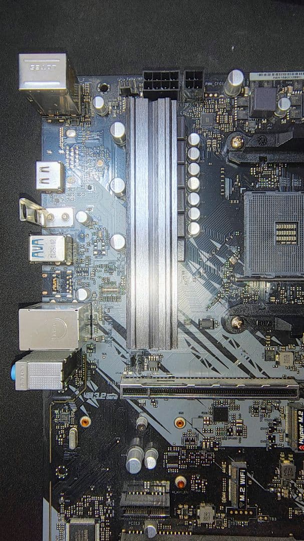 ASRock AM4マザーボード B550 Phantom Gaming4