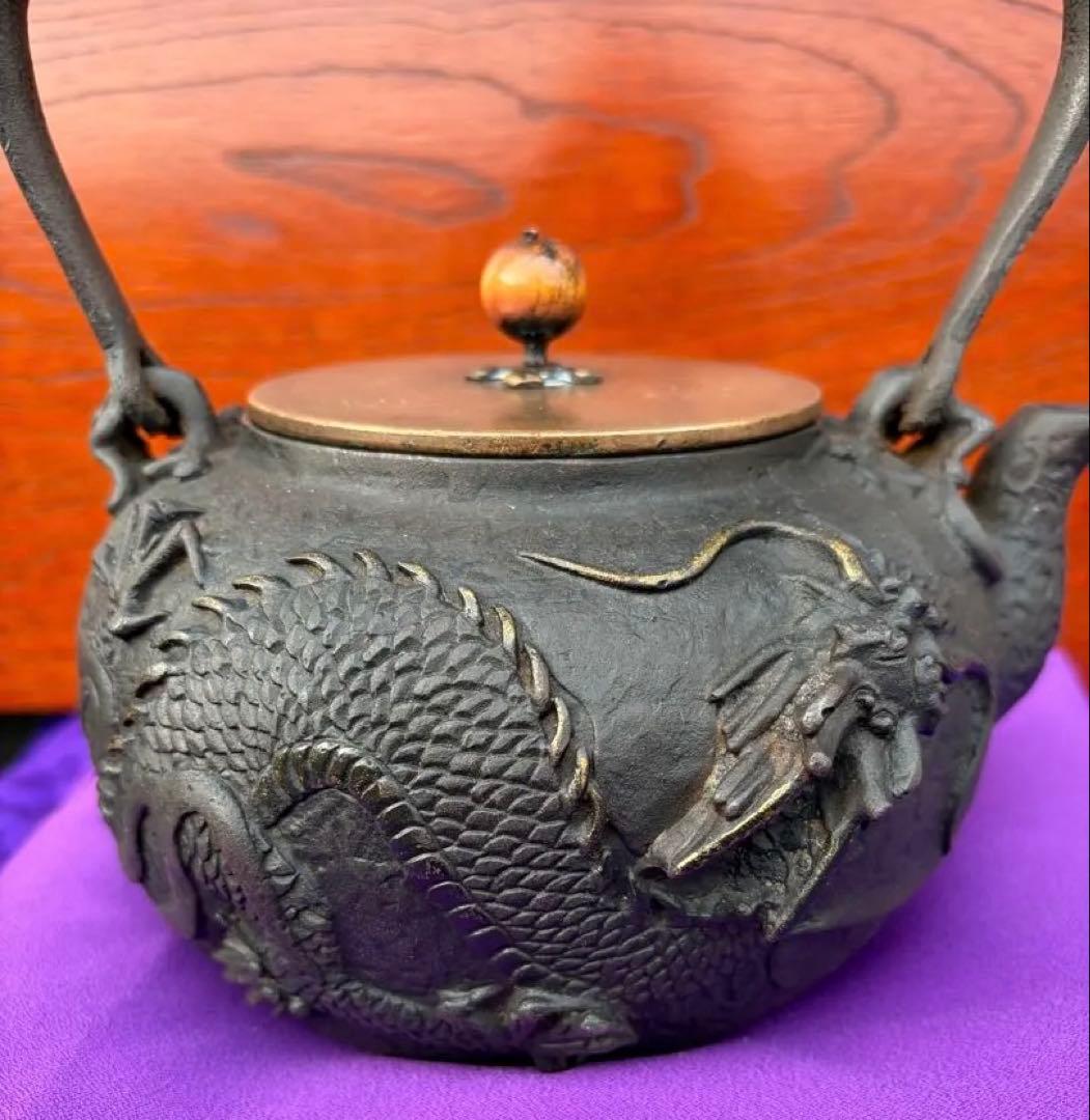 鋳鉄製ドラゴン彫刻の鉄瓶