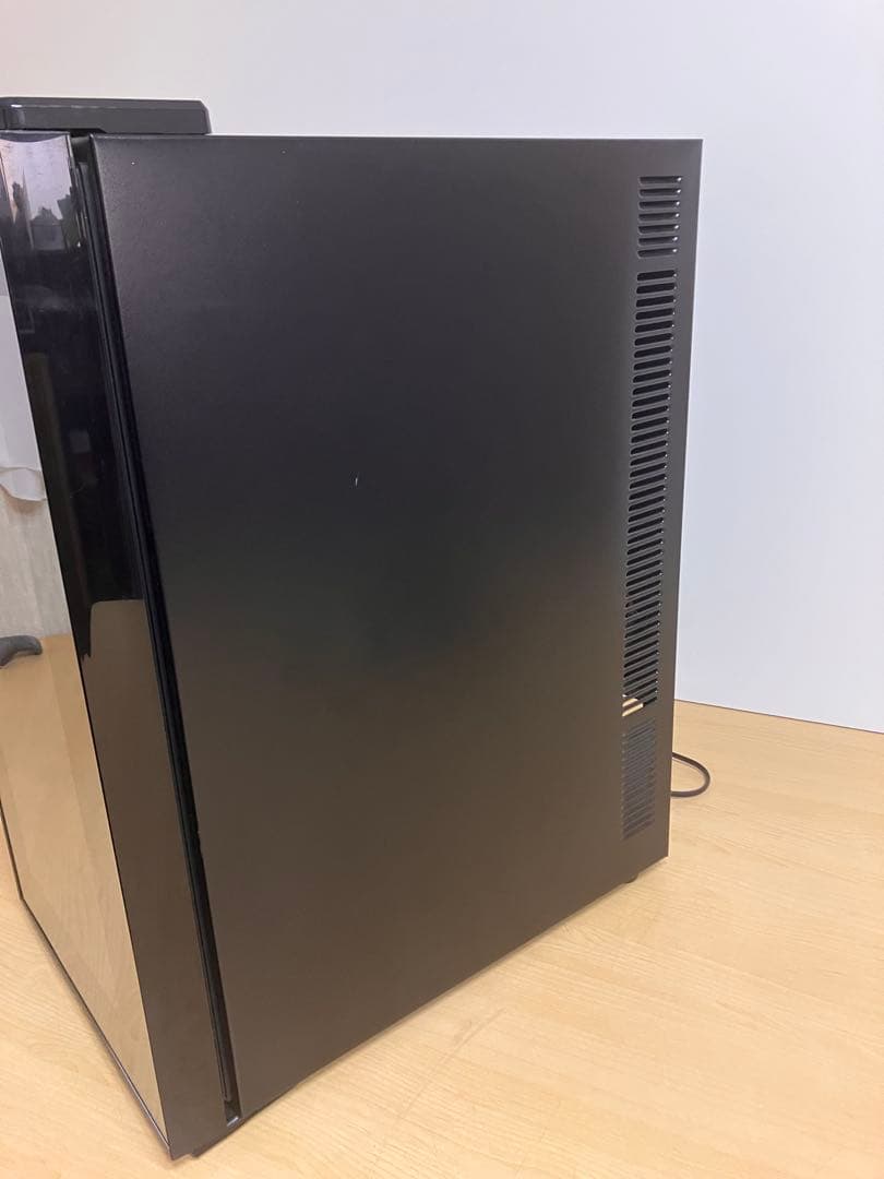 アイリスオーヤマ ワインセラー 18本収納 50L 【PWC-502P-B】