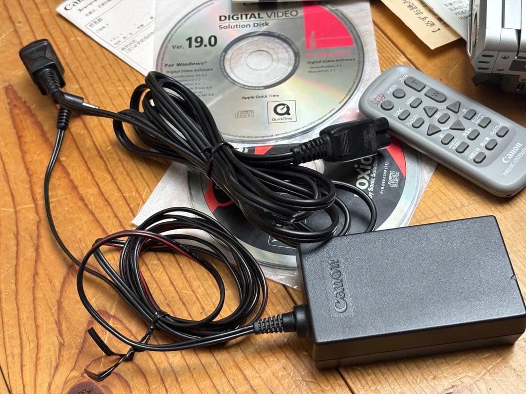 キヤノンから発売されたDVD方式のデジタルビデオカメラ、「DC20」