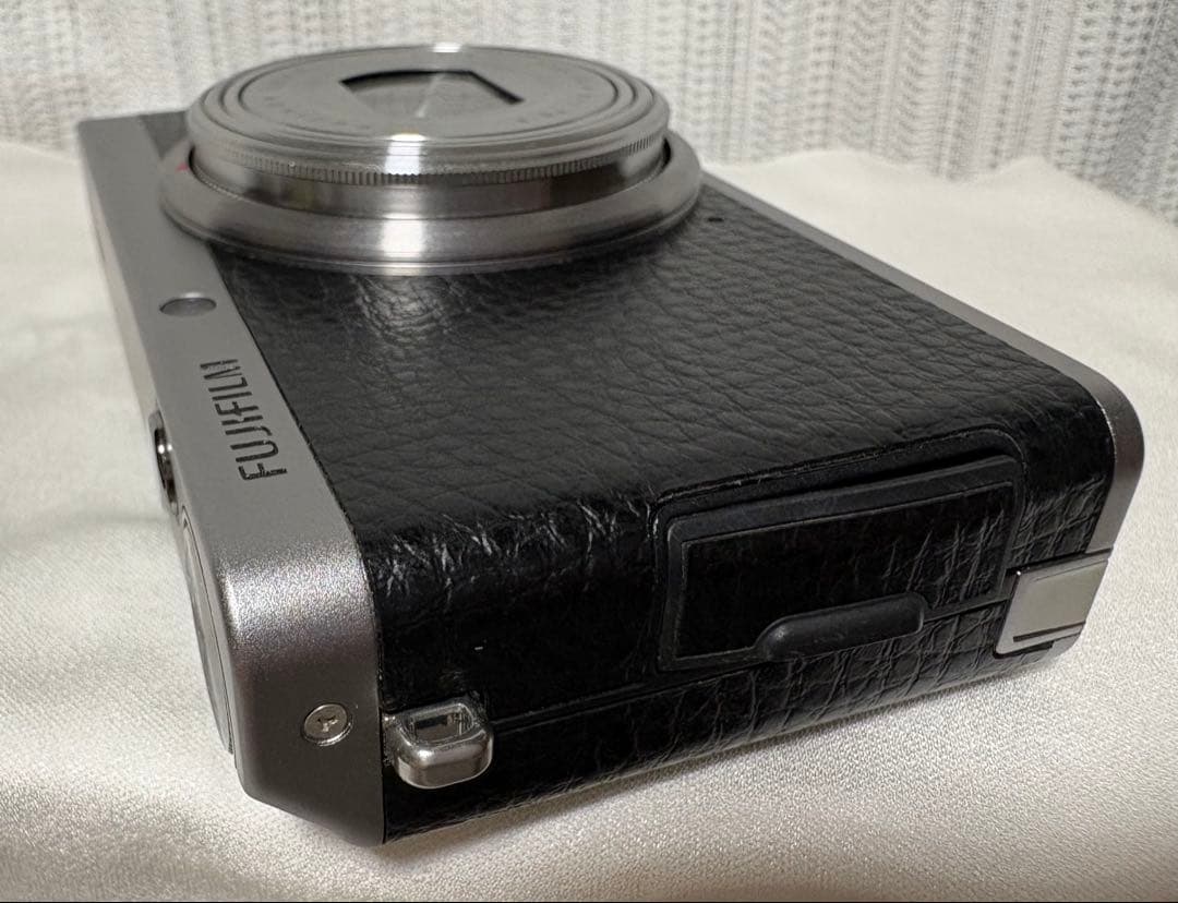 【訳あり・外観美品】 Fujifilm XF1 コンパクトデジタルカメラ 箱付き