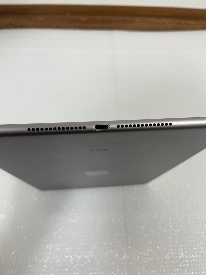 tomato【美品】iPad Air 2 セルラーモデル 16GB