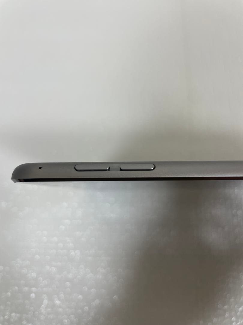 tomato【美品】iPad Air 2 セルラーモデル 16GB
