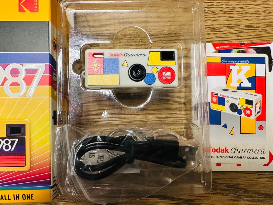 新品 ホワイト キーホルダー型 デジタルカメラ Kodak Charmera
