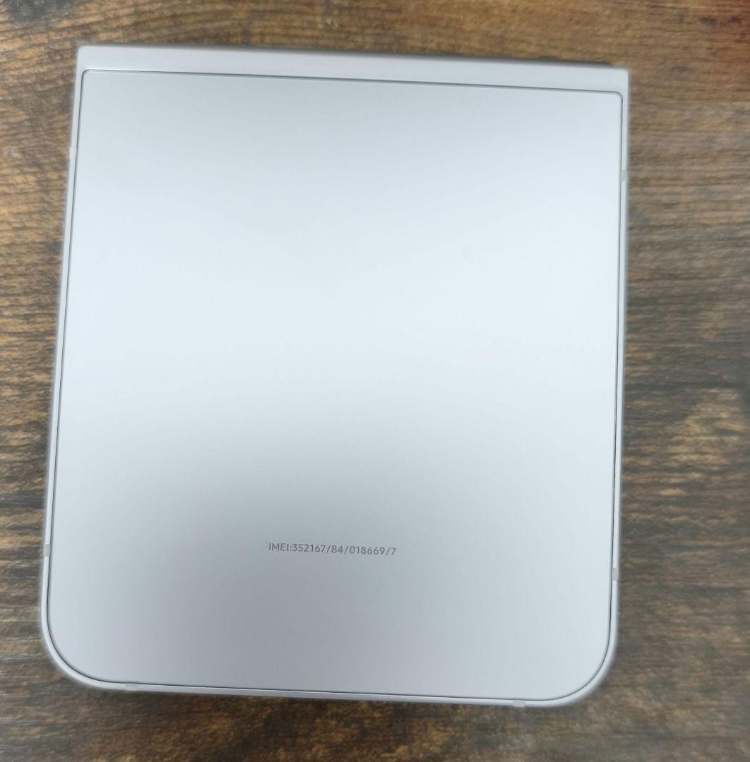 【美品】Galaxy Z Flip6 256GB SIMフリー シルバーシャドウ