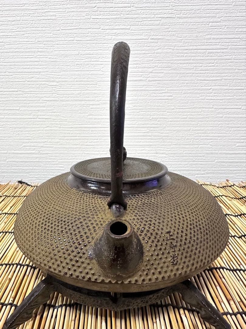 新品、木箱、栞付　敬典工房正寿堂山正　人間国宝　髙橋敬典作　独楽型　南部鉄瓶