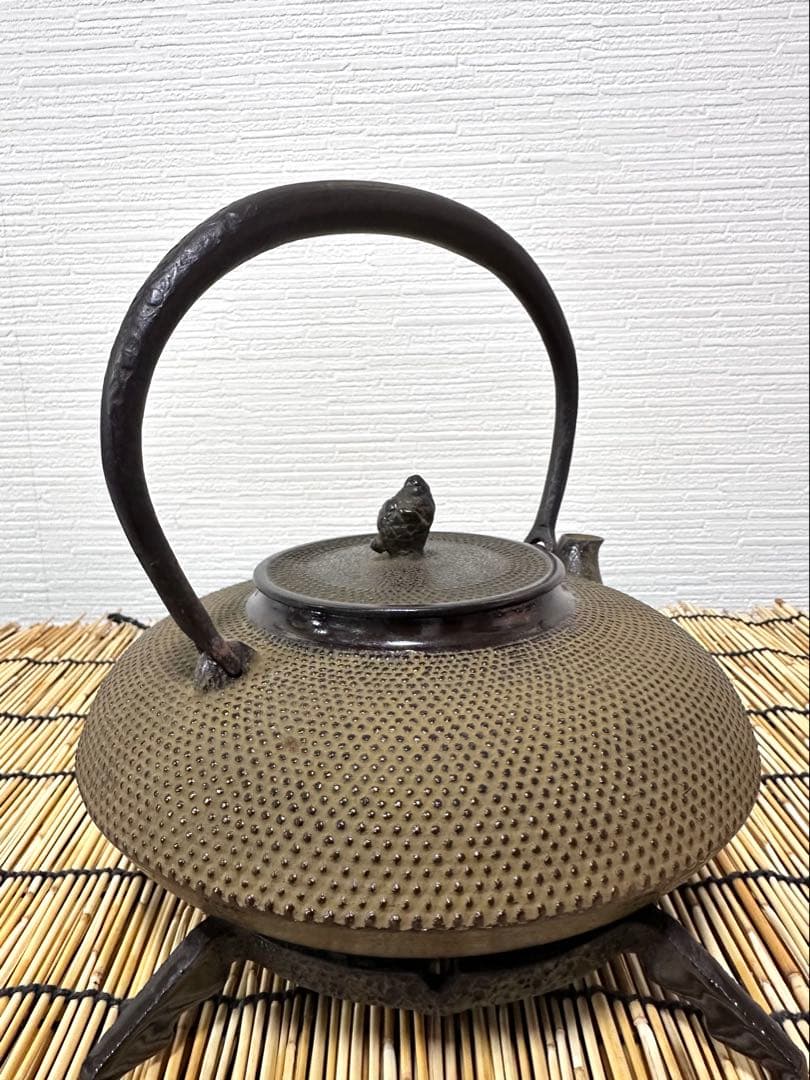 新品、木箱、栞付　敬典工房正寿堂山正　人間国宝　髙橋敬典作　独楽型　南部鉄瓶