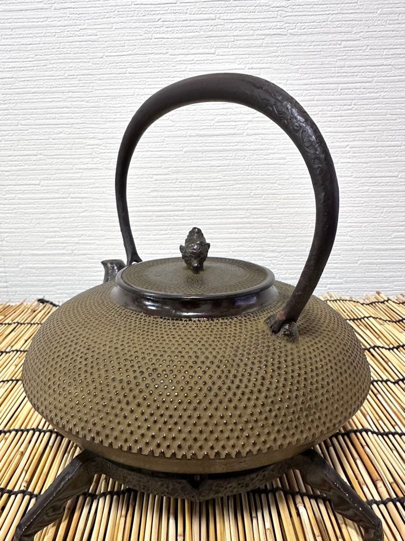 新品、木箱、栞付　敬典工房正寿堂山正　人間国宝　髙橋敬典作　独楽型　南部鉄瓶