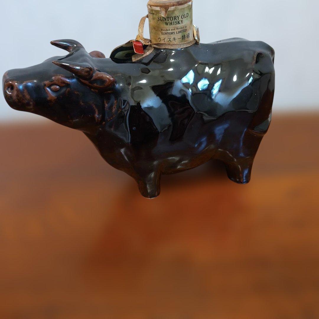 干支ボトル　丑年　昭和60年古酒Old Whisky 牛の陶器ボトル 750ml