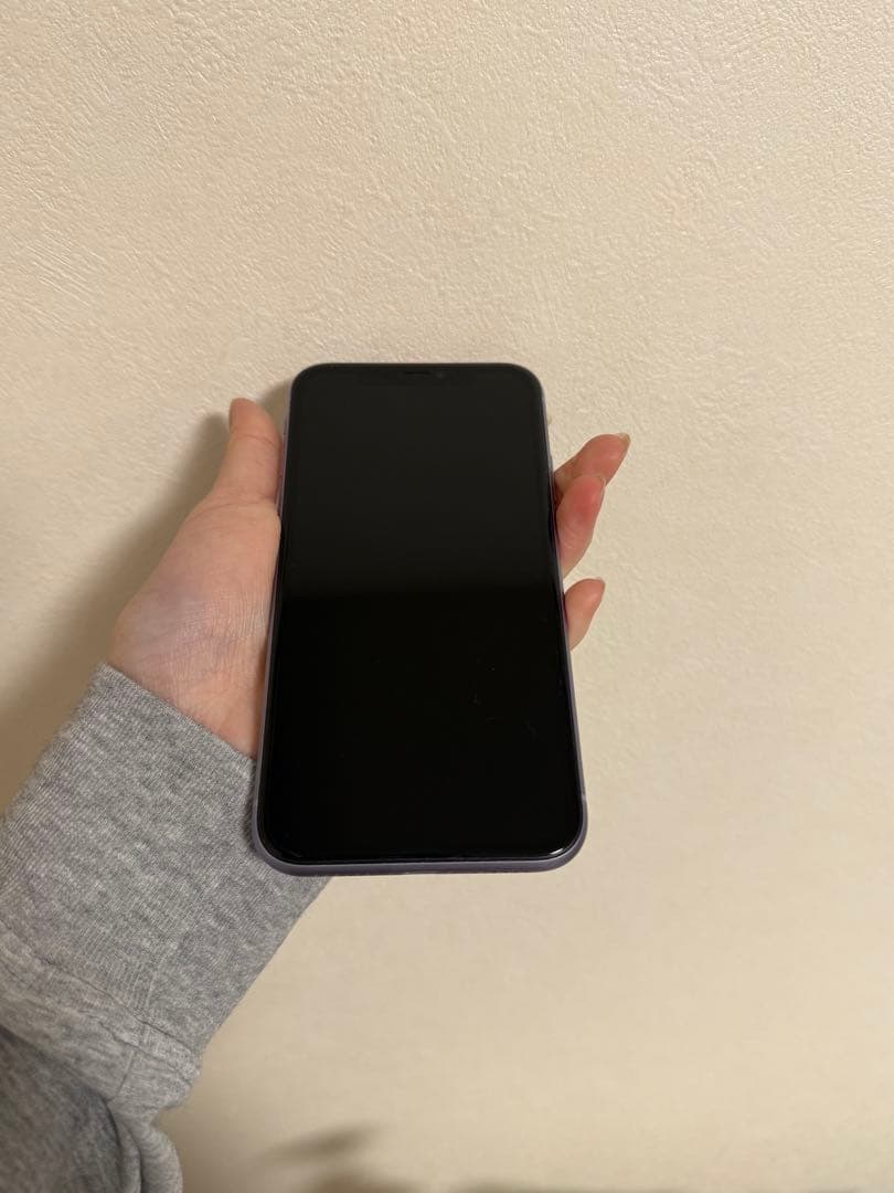 iPhone11 64GB au 上部に傷あり 動作確認済み SIMロックあり