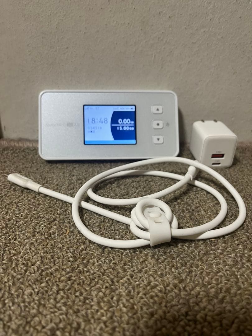 Speed Wi-Fi X12 本体 + 充電器