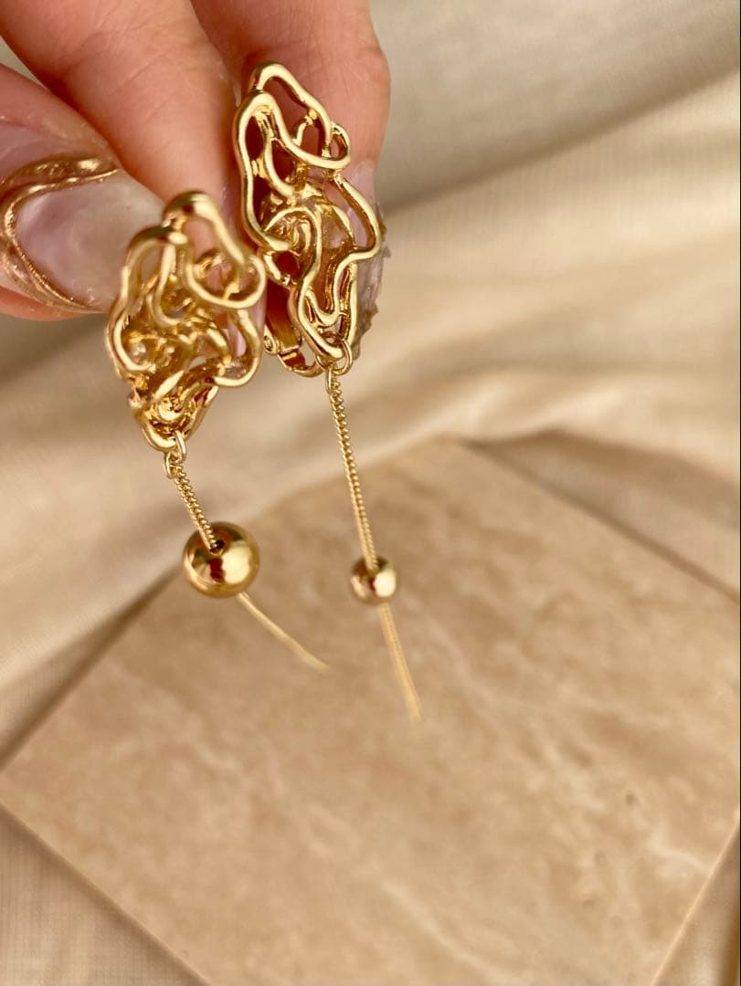 d671 nuance gold イヤリング/ピアス