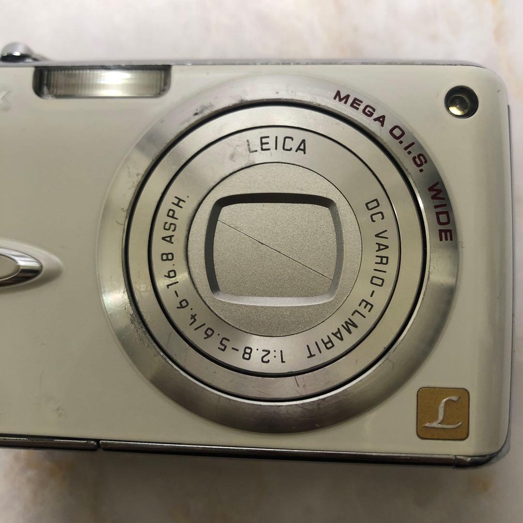 値下げPanasonic LUMIX DMC-FX01 ホワイト　デジタルカメラ