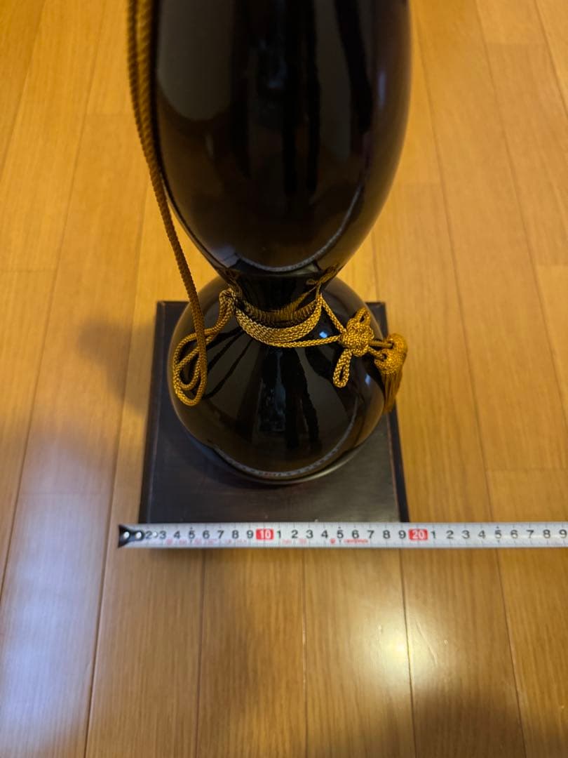 漆塗りや黒檀などで作られたひょうたんの置物