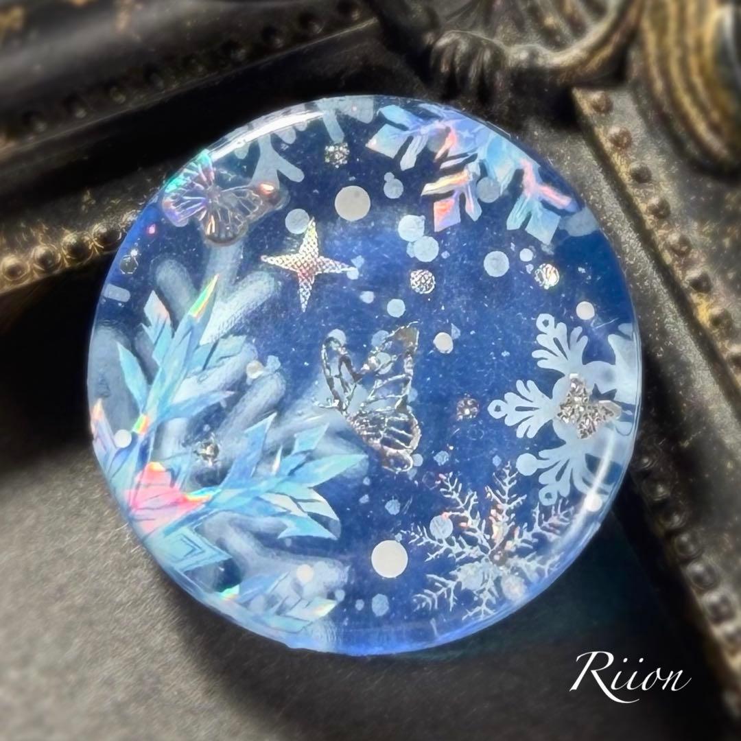 no.1099.*・‪蝶々たちと雪景色デザインレジンヘアゴム.*・❶