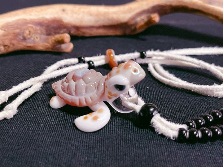 ハンドメイド　ガラス細工 ネックレス　ウミガメデザイン