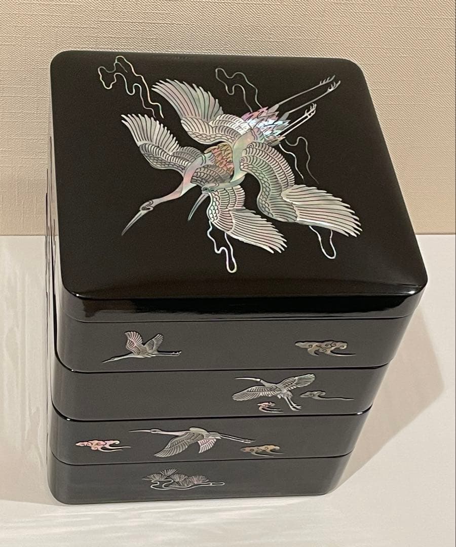 韓国 四段 漆器重箱 鶴の螺鈿