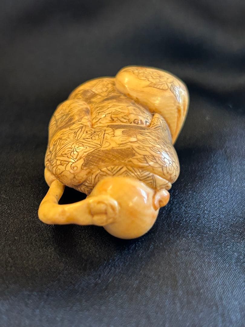 天然素材　布袋様　福の神像 彫刻　根付け　骨董品　吉田在名