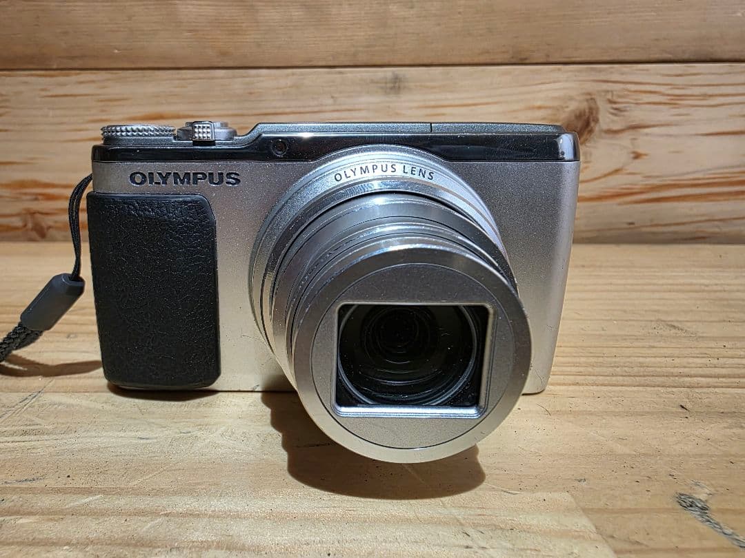 OLYMPUS SH-60 コンパクトデジタルカメラ シルバー 04984