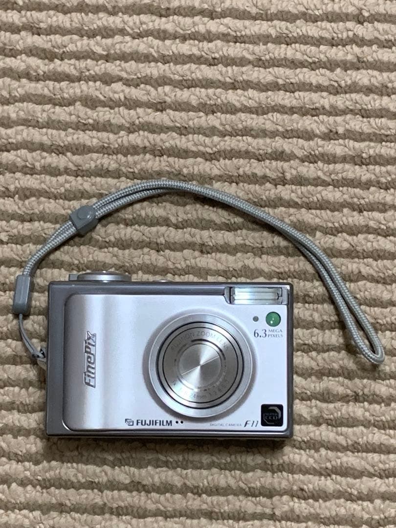 富士フィルム　FinePix F11　デジタルカメラ　接続コード付　取扱説明書付
