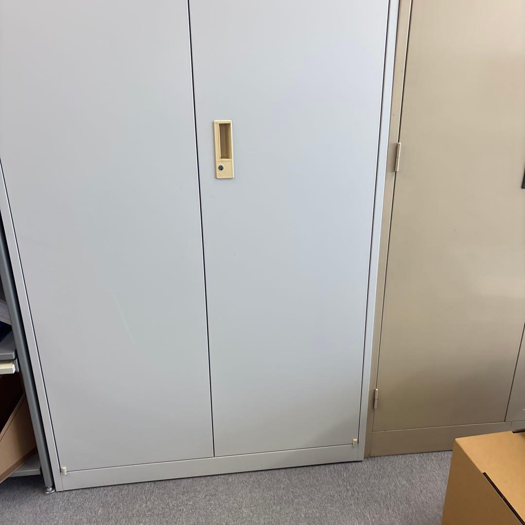 グレーホワイト スチール製 引き戸キャビネット