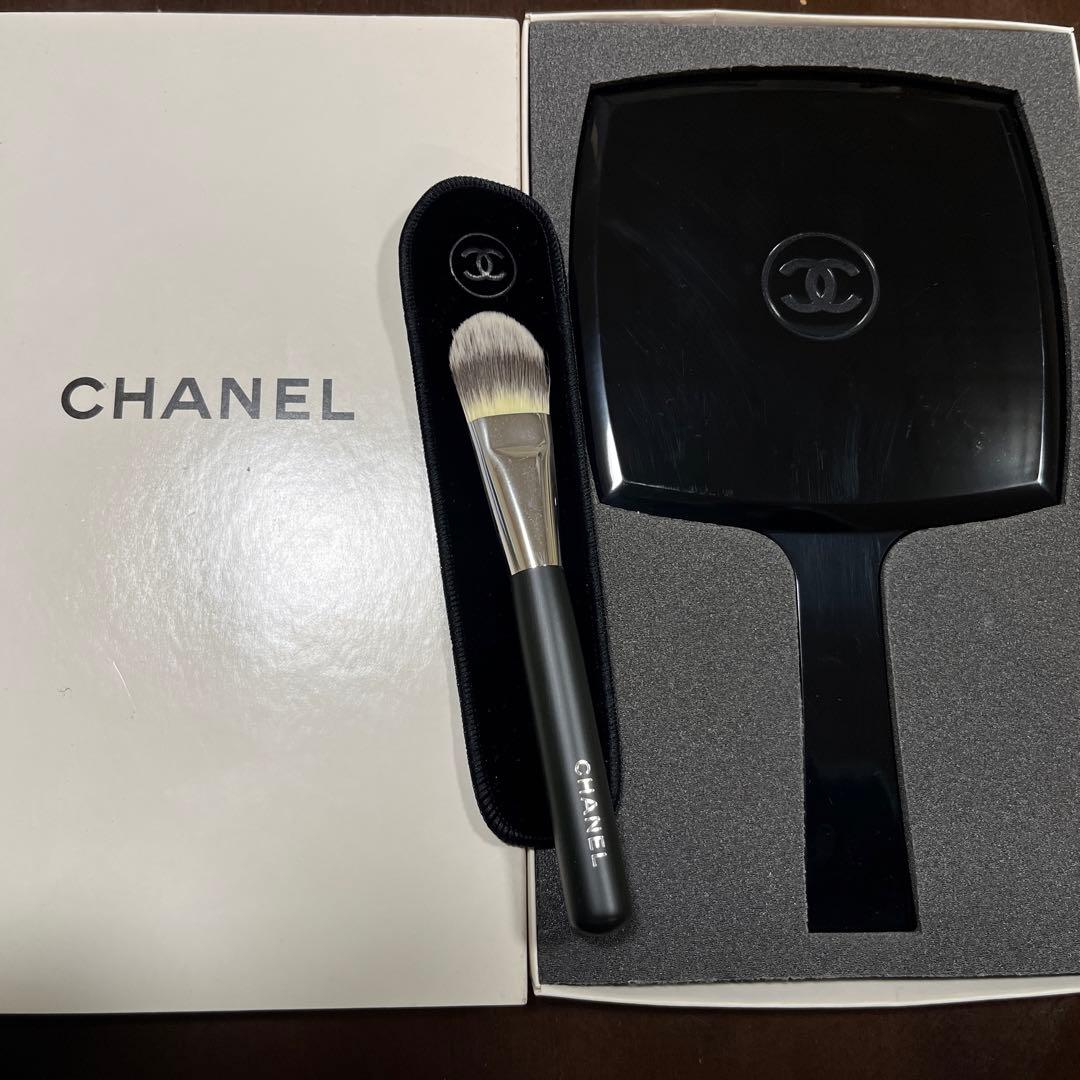 CHANEL 3点セット ファンデーションブラシ、ミラー、ポーチ
