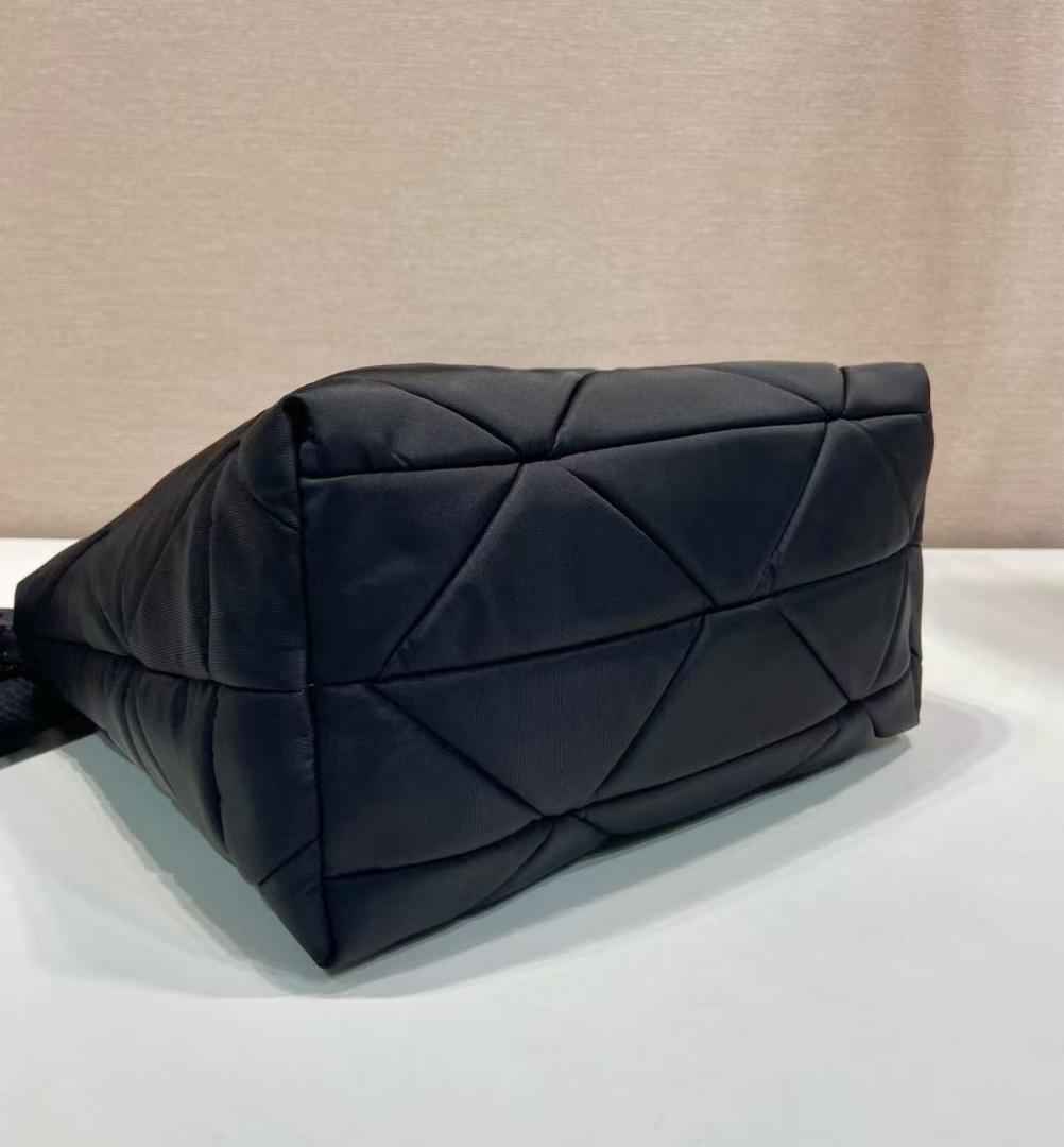 PRADAショルダーバッグ ノベルティ*25*20*12cm