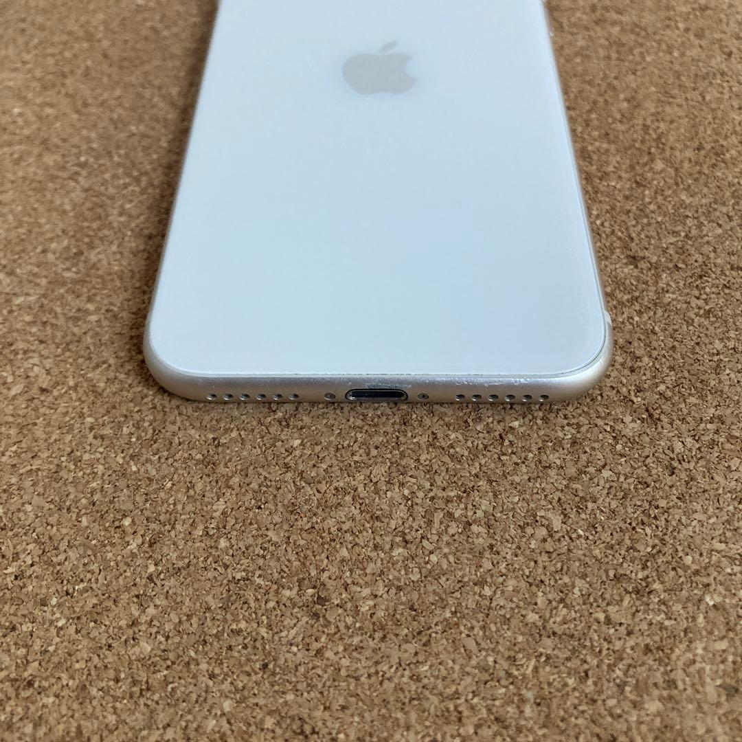 957 電池ほぼ新品☆iPhoneSE3 第3世代 64GB SIMフリー☆