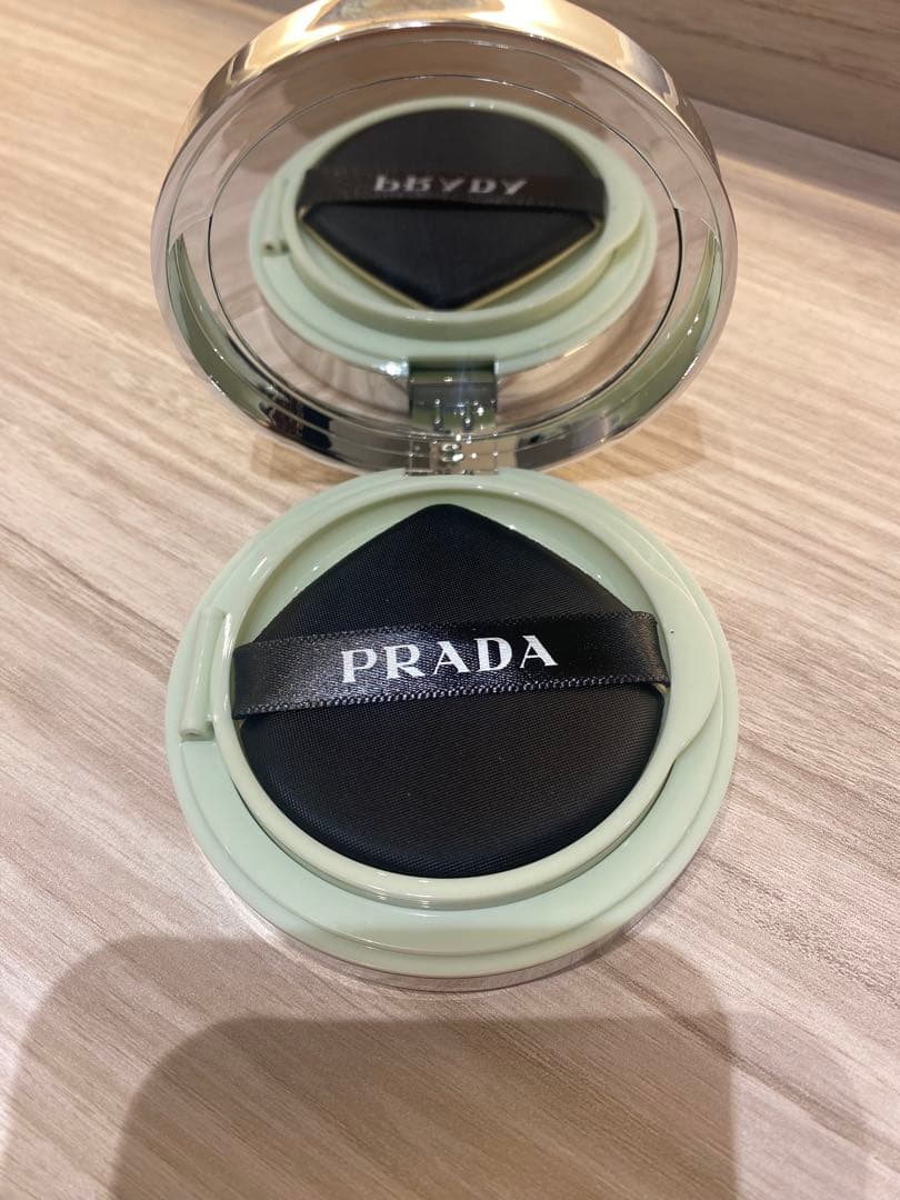 ファンデーション PRADA AUGMENTED SKIN LN10 12g