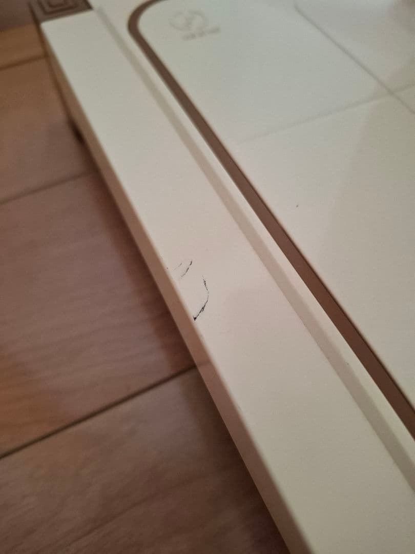 クリーム色の3枚羽根扇風機 レトロ