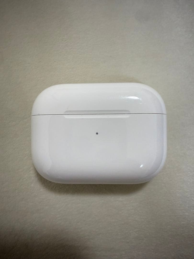 AirPods Pro 2本体(左のみ)と充電ケース