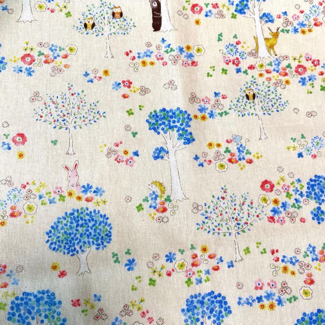 手刺繍　＊ベリーとフラワーバスケットとかくれんぼ猫さん＊ハンドメイド　ポーチ