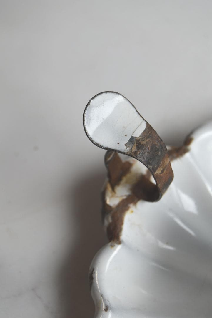 フランスアンティーク　ホワイトホーロー　花キャンドルホルダー