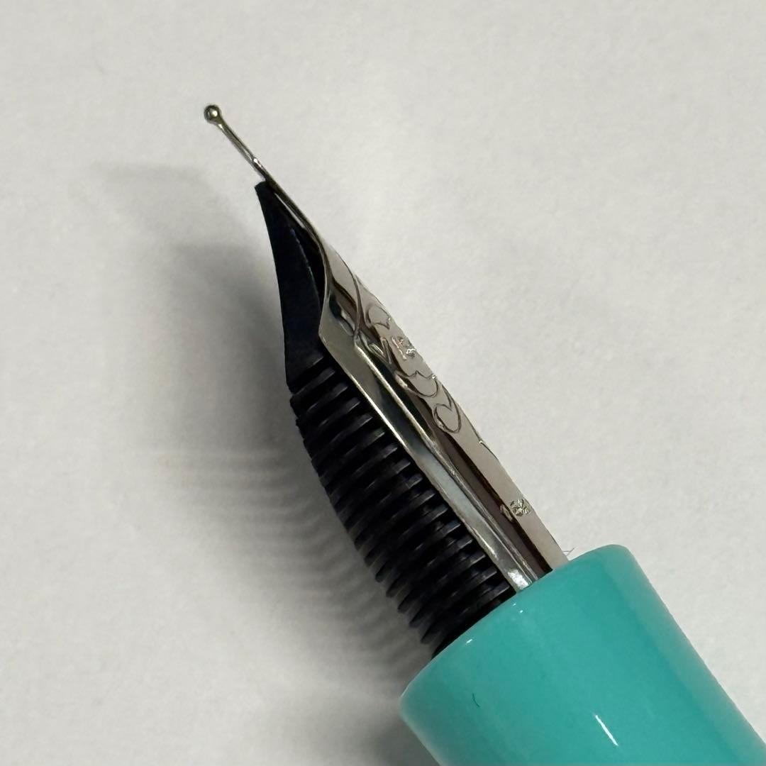 VISCONTI ビスコンティ ディヴィーナ エレガンス ウェーブ 万年筆 細字