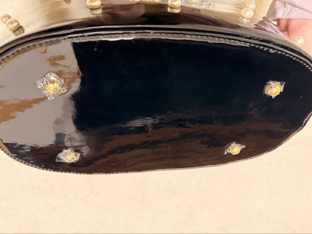 ducie キャリーバッグ　エナメル　バケツ型キャリーバッグ