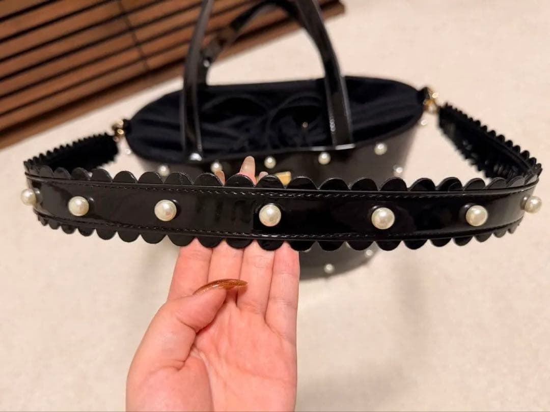 ducie キャリーバッグ　エナメル　バケツ型キャリーバッグ