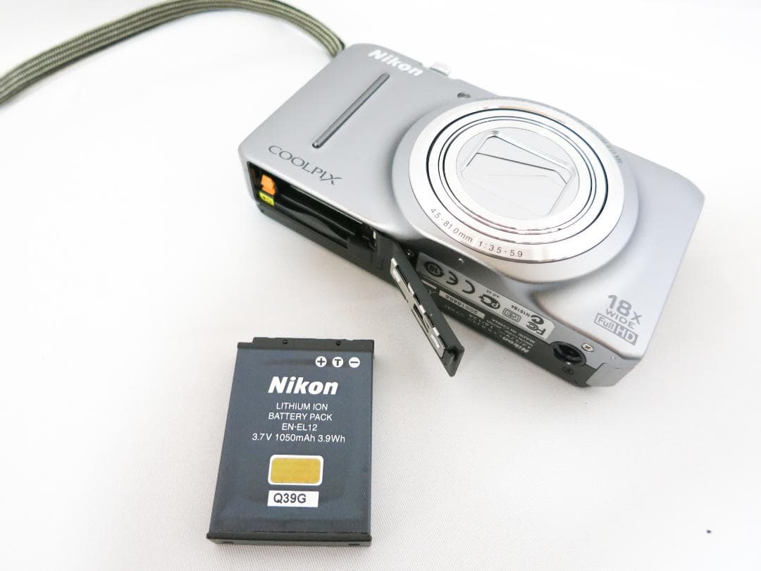 コンパクトデジタルカメラ Nikon COOLPIX S9300 　シルバー