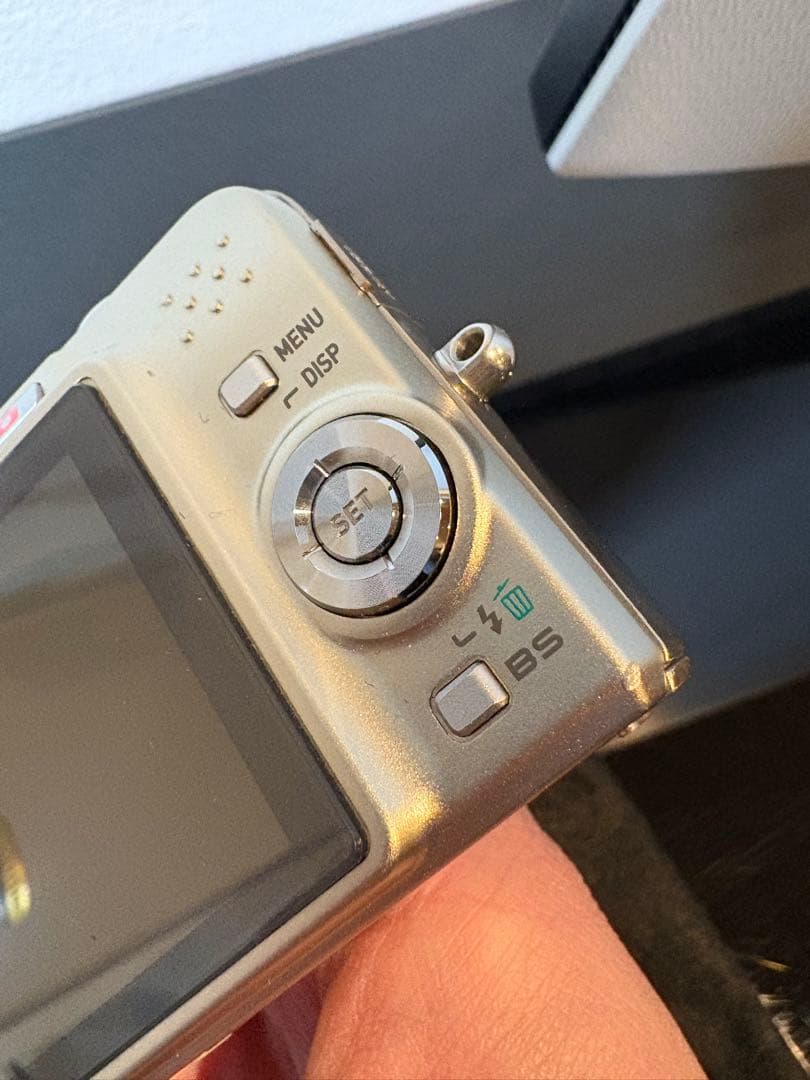 CASIO EXILIM EX-Z1050デジタルカメラ