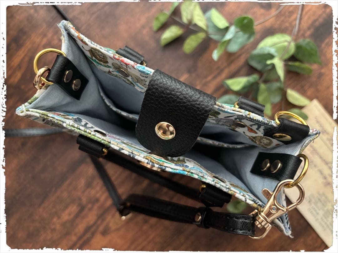 専用　リバティ　スマホポーチ　ショルダー　ハンドメイド　プールパーティ