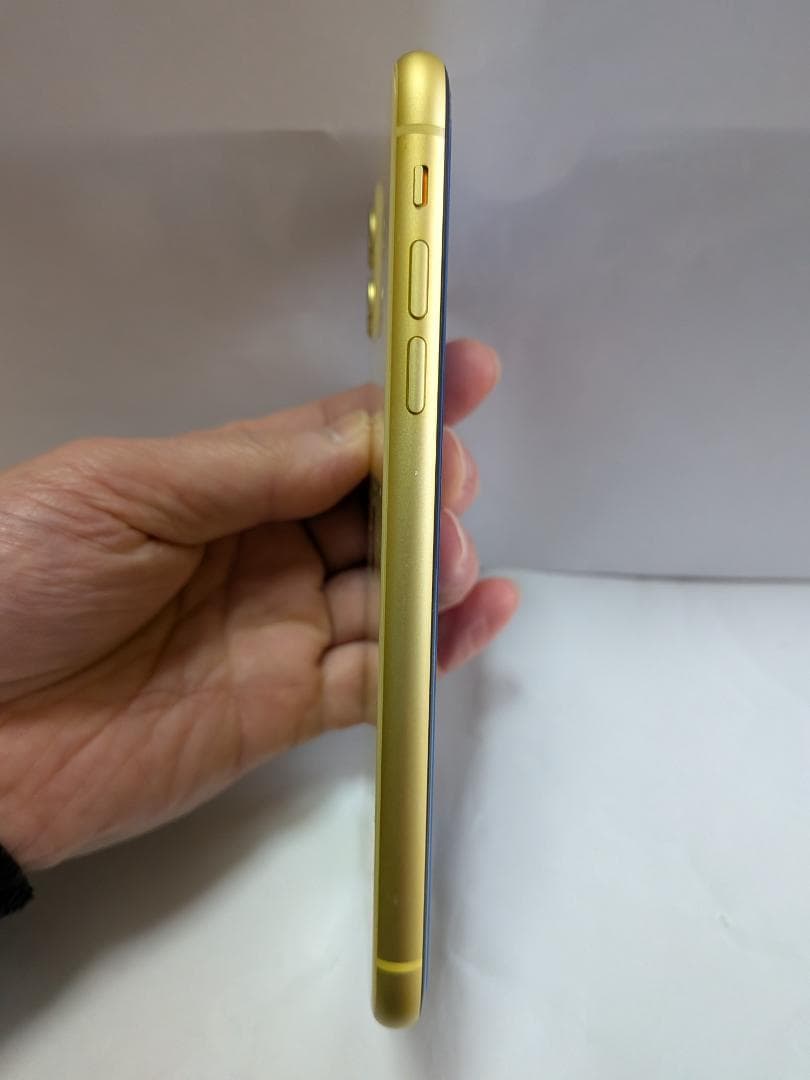 再値引き iPhone 11 イエロー 64GB 本体 シムフリー