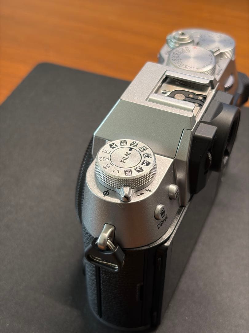 メーカー保証期限内　Fujifilm X-T50 シルバー ミラーレスカメラ