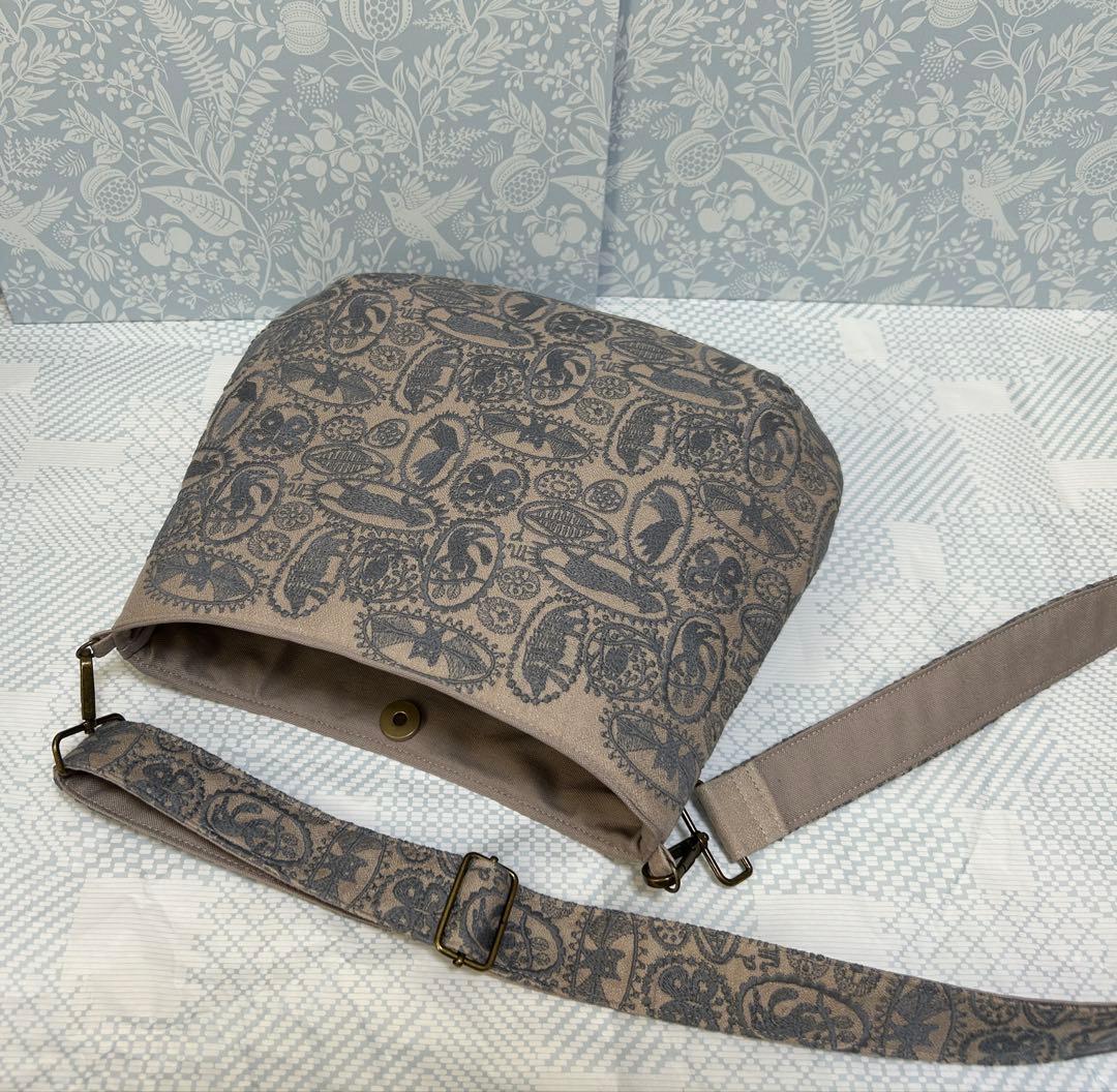 すず 様 jungle relief gray コロりんショルダー