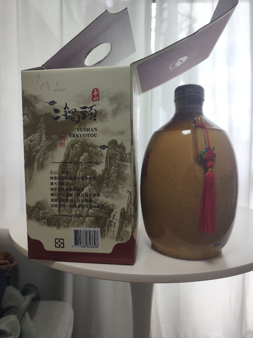 玉山 二鍋頭 陶器ボトル 中国酒 2000ml 54%