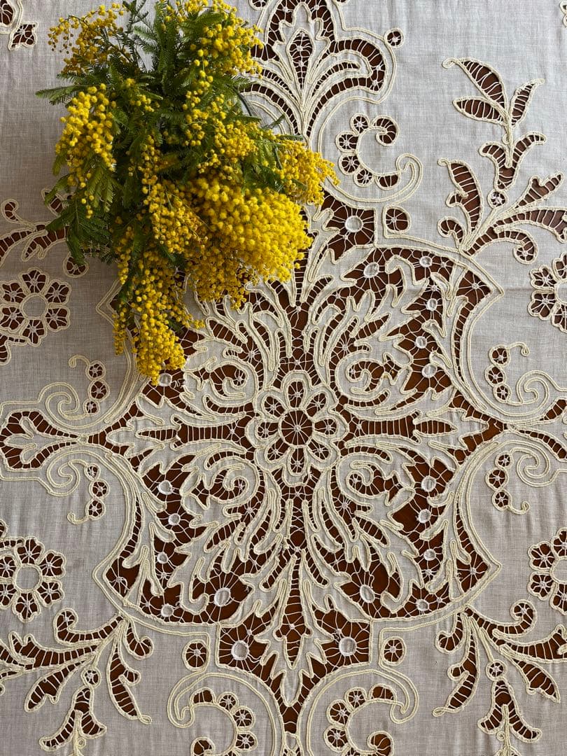◆今だけSALEフランスアンティーク手刺繍大判テーブルクロスカバーソファーベッド