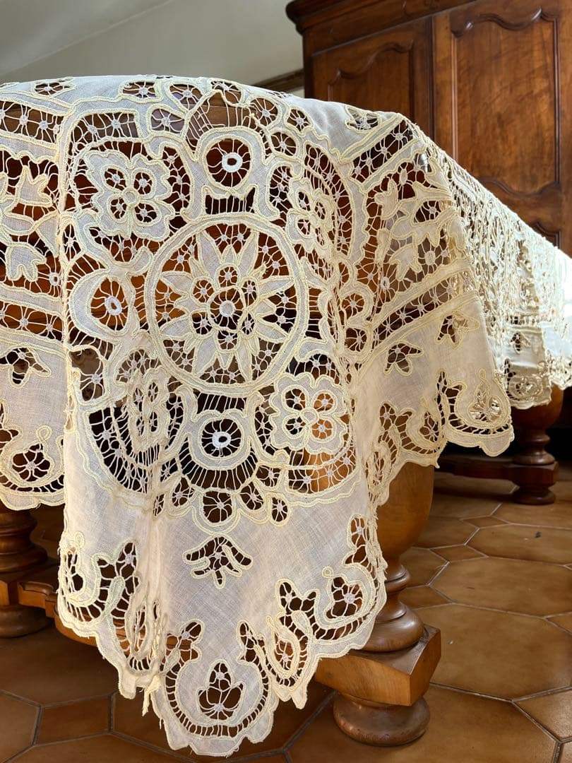 ◆今だけSALEフランスアンティーク手刺繍大判テーブルクロスカバーソファーベッド